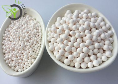 De korrelige Ceramische Ballen van het Aluminiumoxyde, de Katalysator van de Zwavelterugwinning voor Olieraffinaderij